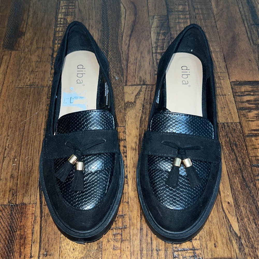 Diba Suede Loafers black with low lugged sole and toes gold tassels Size 7